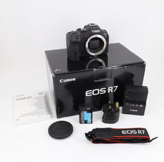 Canon EOS R7