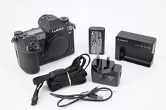Panasonic Lumix DC-S1R