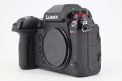 Panasonic Lumix DC-S1R